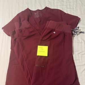 FIGS Burgundy Scrub Set